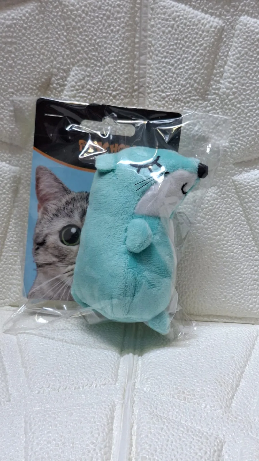 Juguetes gatos pequeños y grandes