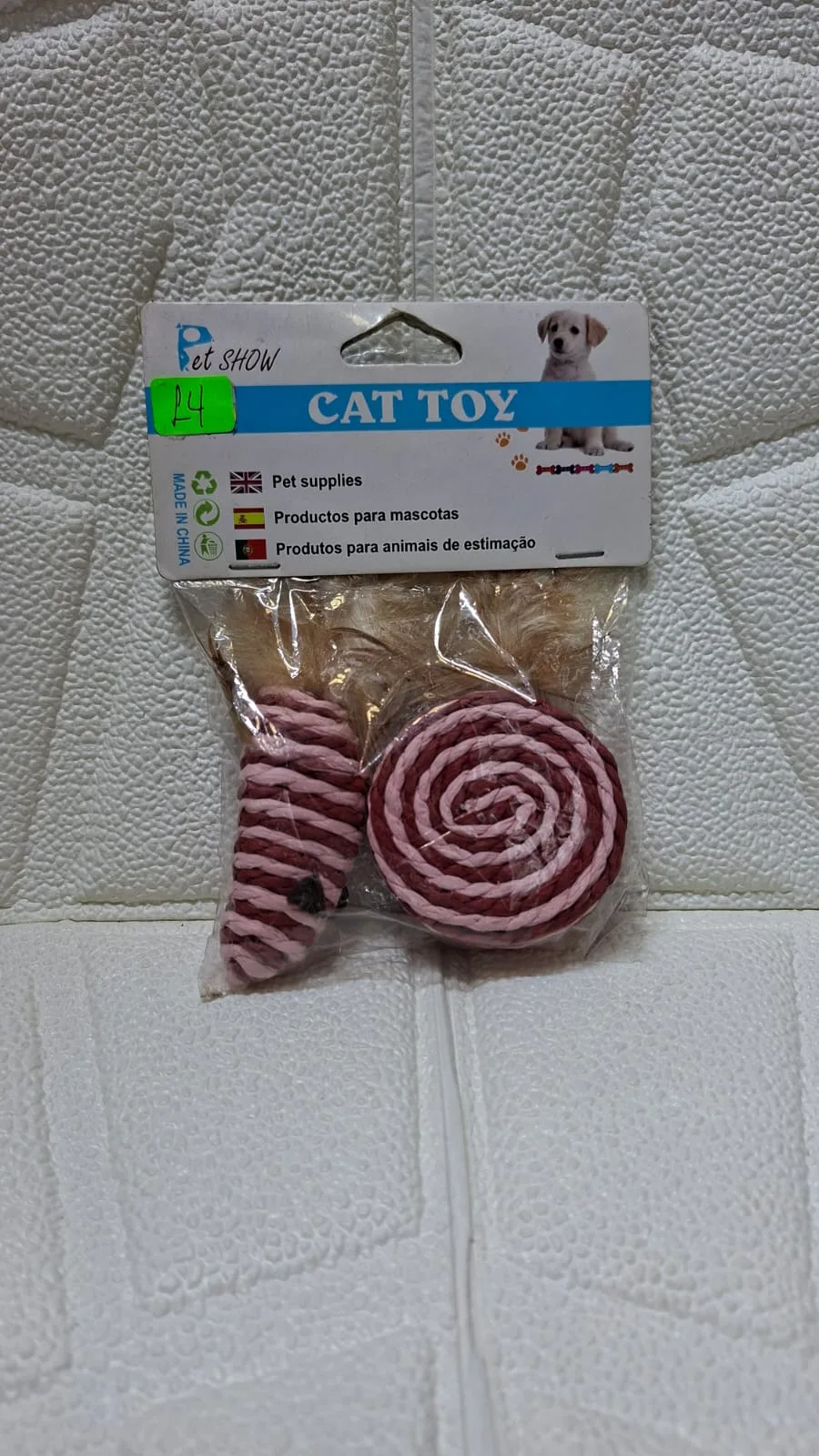 Juguetes gatos pequeños y grandes