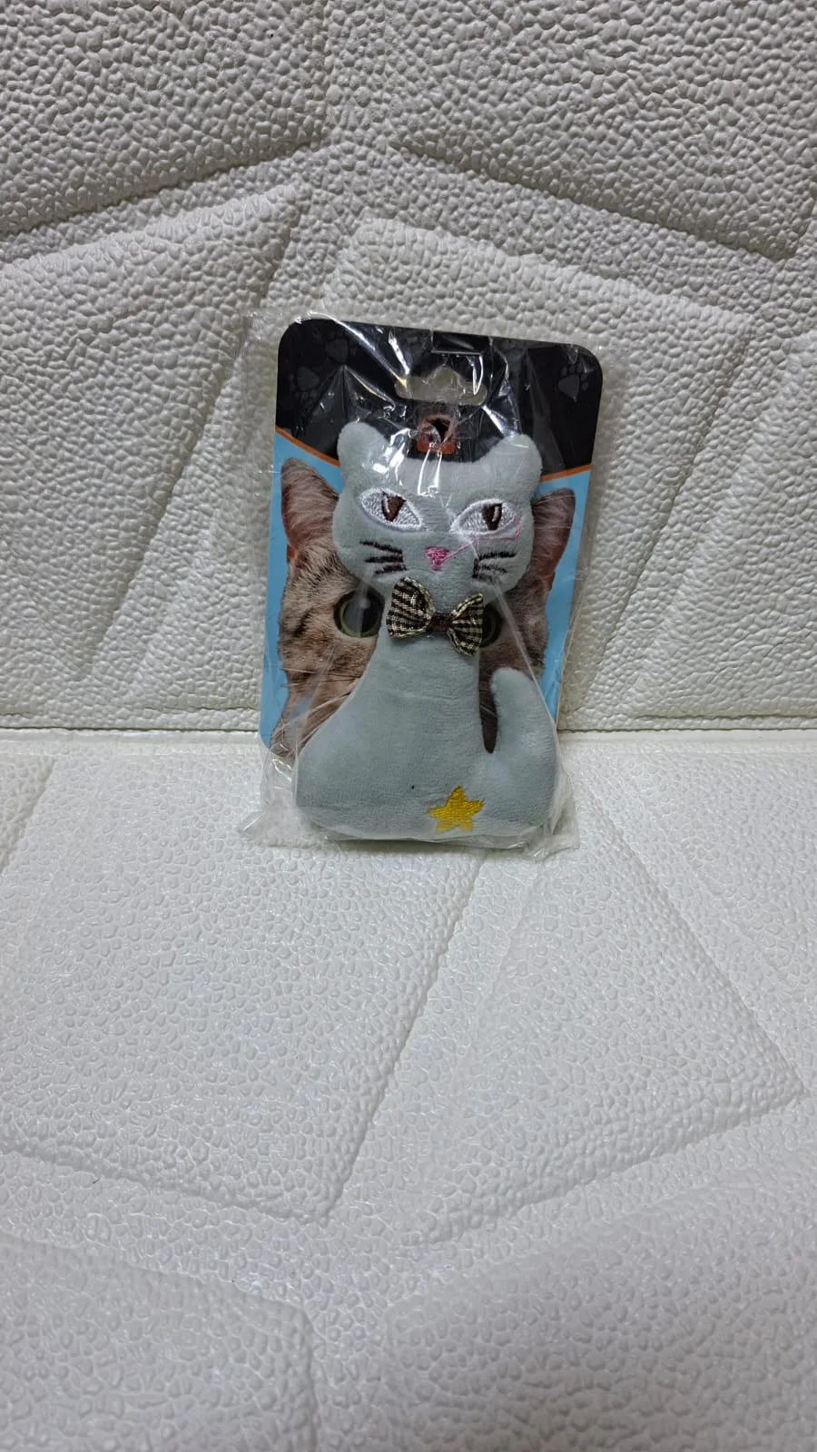 Juguetes gatos pequeños y grandes