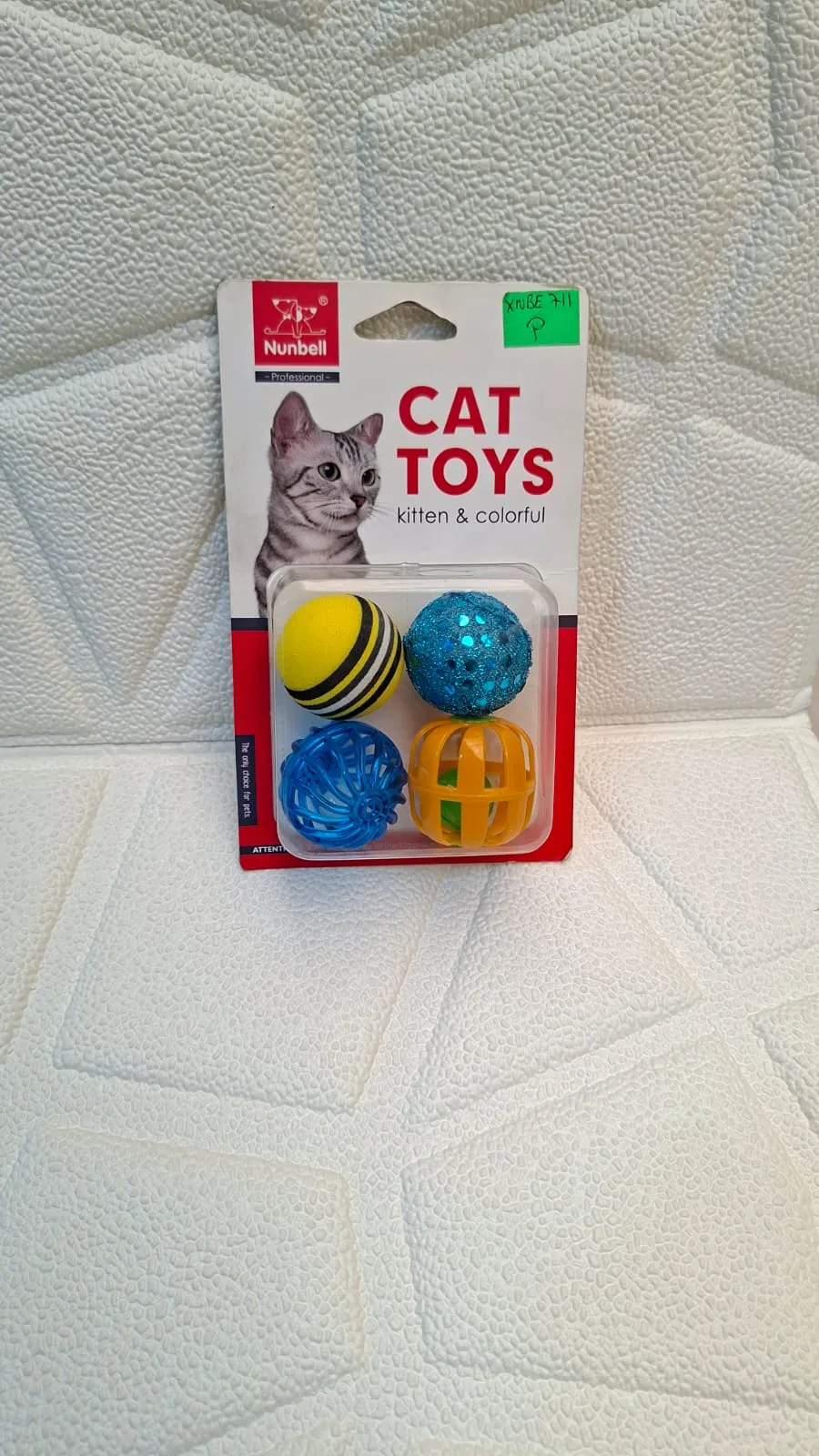 Juguetes gatos pequeños y grandes
